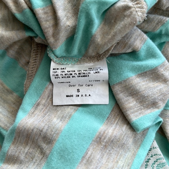 ✨ 5 for $25 ✨ A. Byer Short Sleeve Dolman Top with Lace Detailing on Back Sz S - Picture 6 of 6